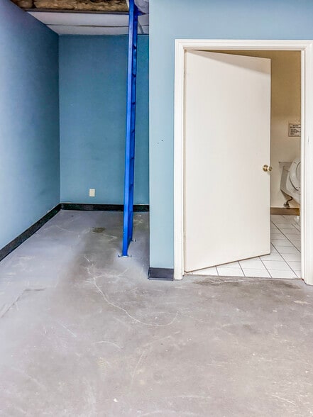 More Photos Of 1615 W Texas St, Fairfield Office Residential For Lease