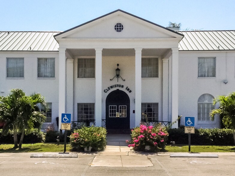 Primary Photo Of 108 Royal Palm Ave, Clewiston Hotel For Sale