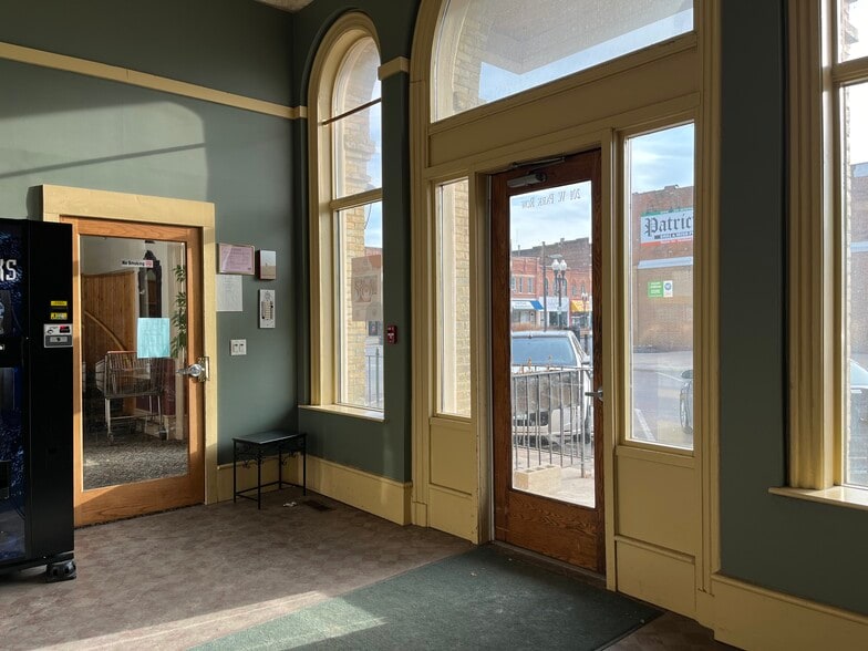 More Photos Of 122 S Minnesota Ave, Saint Peter Apartments For Sale