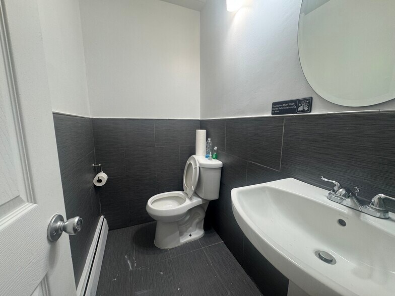 More Photos Of 9609 40th Rd, Corona Multifamily For Lease