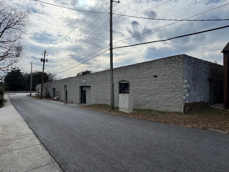 More Photos Of 948 Railroad St, Conyers Storefront Retail Office For Sale