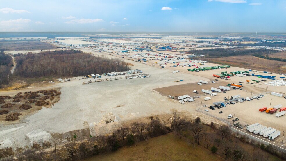 More Photos Of 1600 Fulghum, Hutchins Land For Lease