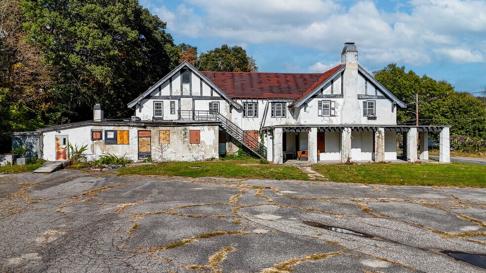 More Photos Of 240 Worcester Rd, Sterling General Retail For Sale