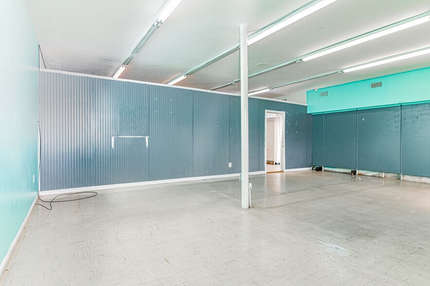 More Photos Of 1003 E Jackson Blvd, Jonesborough General Retail For Sale