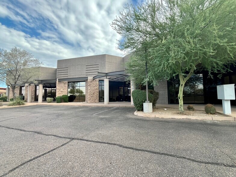 More Photos Of 16411 N 90th St, Scottsdale Warehouse For Lease