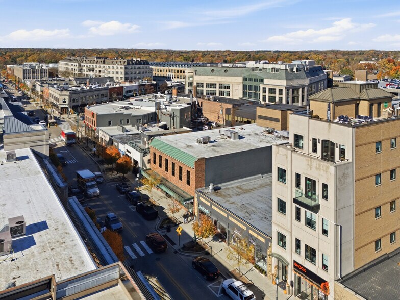 More Photos Of 261-275 E Maple Rd, Birmingham Storefront Retail Office For Lease