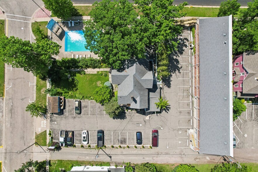 More Photos Of 910 River Rd, Wisconsin Dells Hotel For Sale