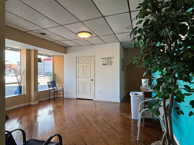 More Photos Of 206 W Main St, Mc Arthur Flex For Sale