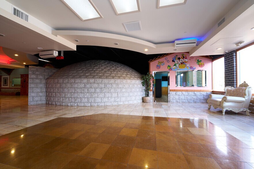 More Photos Of 620 S Union Ave, Los Angeles Storefront For Sale