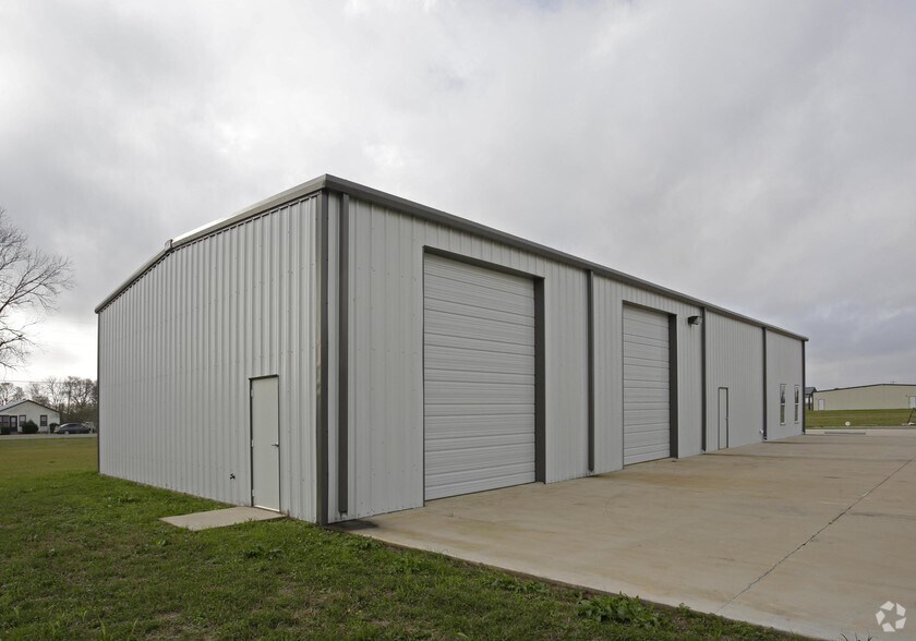 More Photos Of 1908 Commercial Park Dr, Breaux Bridge Warehouse For Lease