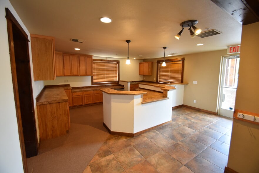 More Photos Of 160 SW Scalehouse Loop, Bend Flex For Lease