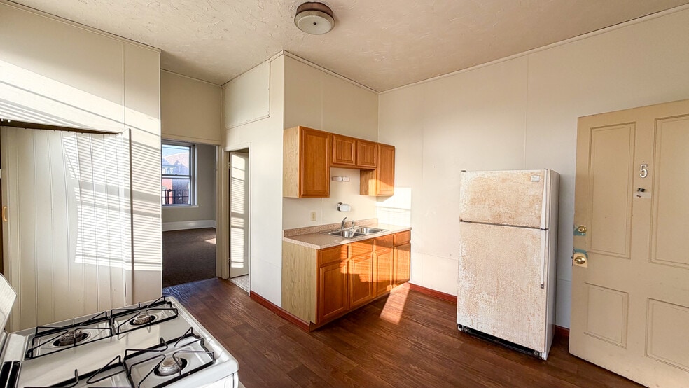 More Photos Of 24 E University Ave, Cincinnati Apartments For Sale