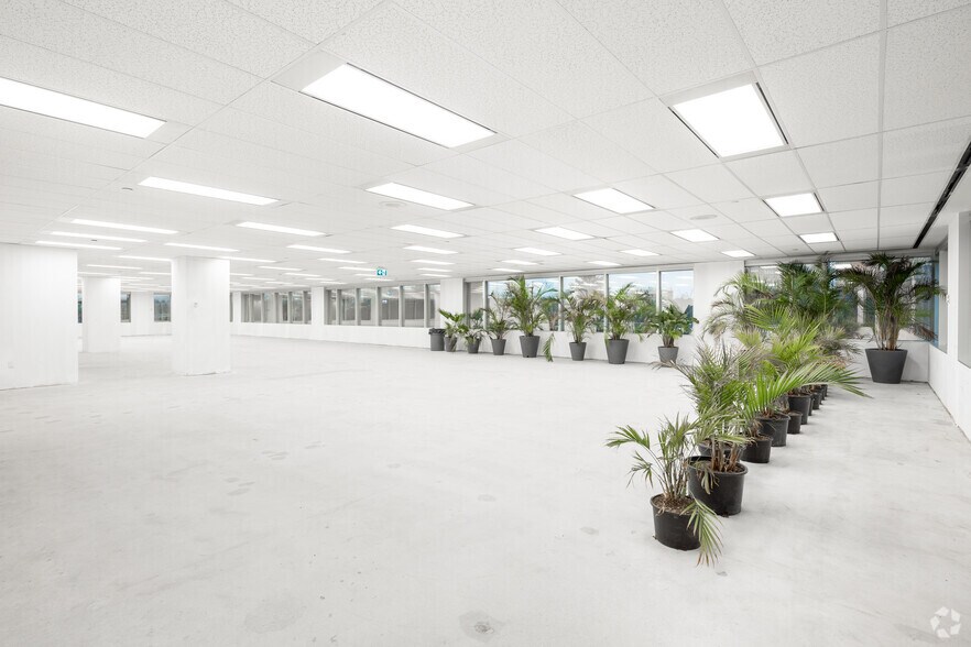 More Photos Of 1 Robert Speck Pky, Mississauga Unknown For Sale