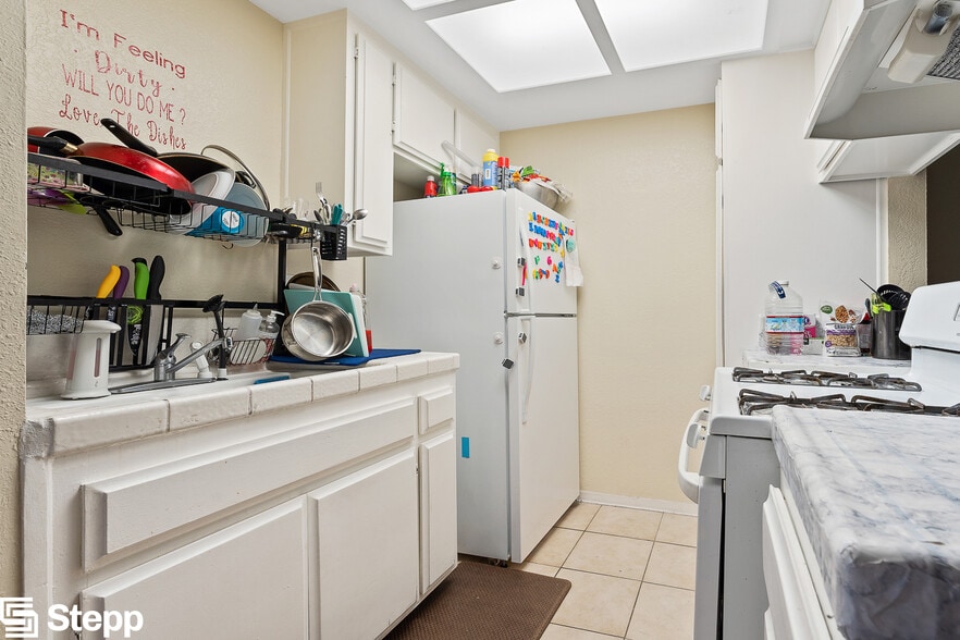 More Photos Of 560 W 4th St, San Pedro Apartments For Sale