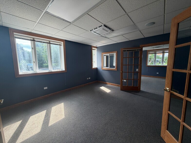 More Photos Of 72 East St, Crystal Lake Light Manufacturing For Lease