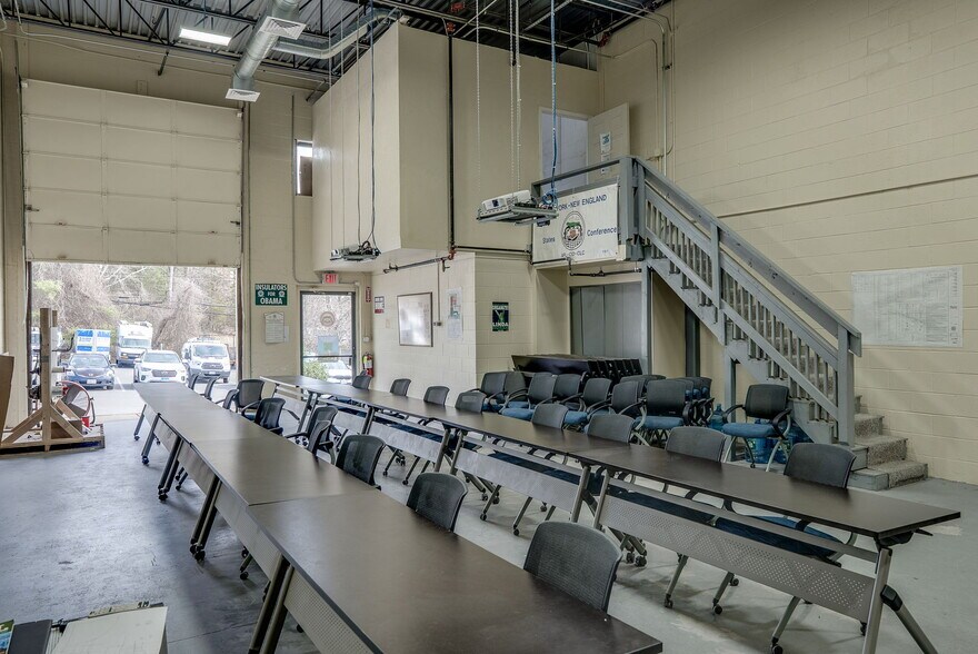 More Photos Of 34 Sullivan Rd, North Billerica Warehouse For Lease