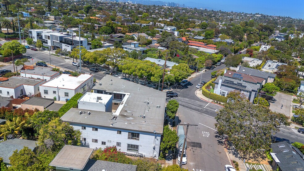 More Photos Of 2001 Penmar Ave, Venice Apartments For Sale