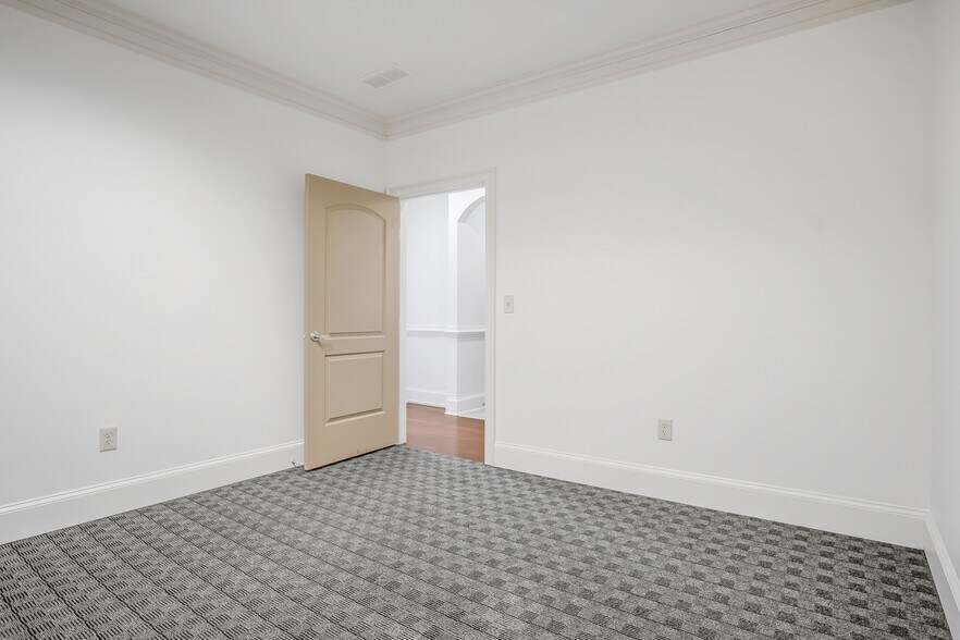 More Photos Of 4720 Peachtree Industrial Blvd, Berkeley Lake Office For Lease