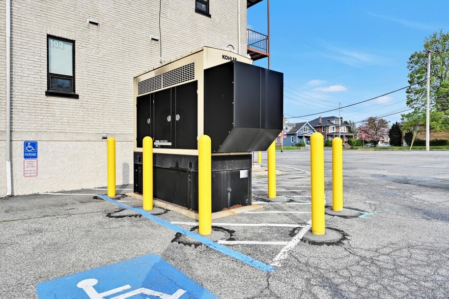More Photos Of 2014 Laubach Ave, Northampton Office For Sale