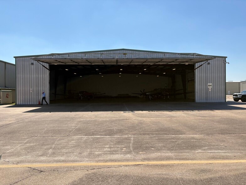 More Photos Of 18000 Groschke Rd, Houston Airplane Hangar For Sale