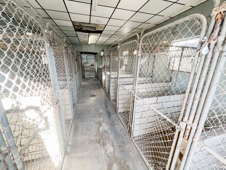 More Photos Of 3400 N Big Spring St, Midland Veterinarian Kennel For Sale