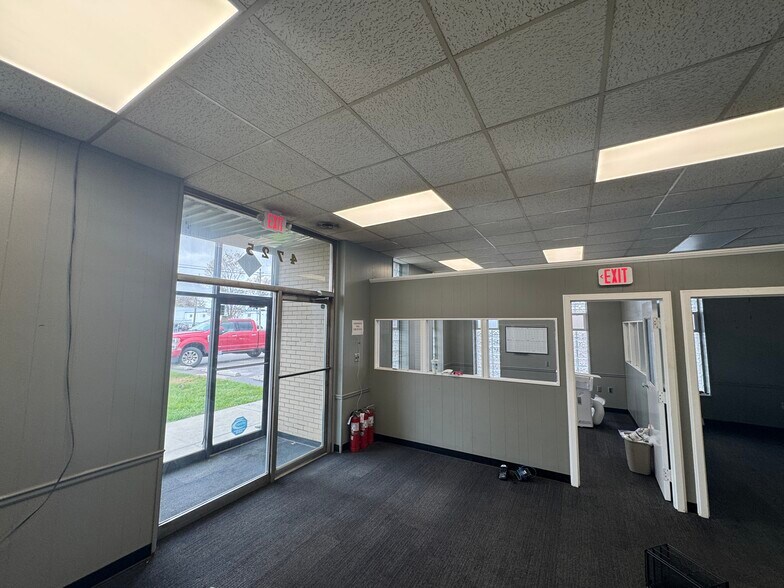 More Photos Of 4725 Manufacturing Rd, Cleveland Manufacturing For Lease