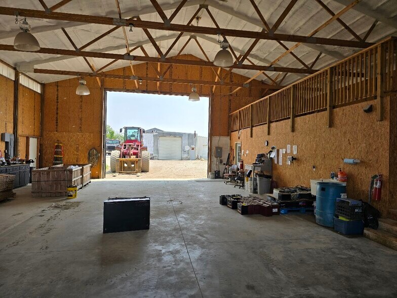 More Photos Of 808 W Walnut St, Fairbury Industrial For Sale