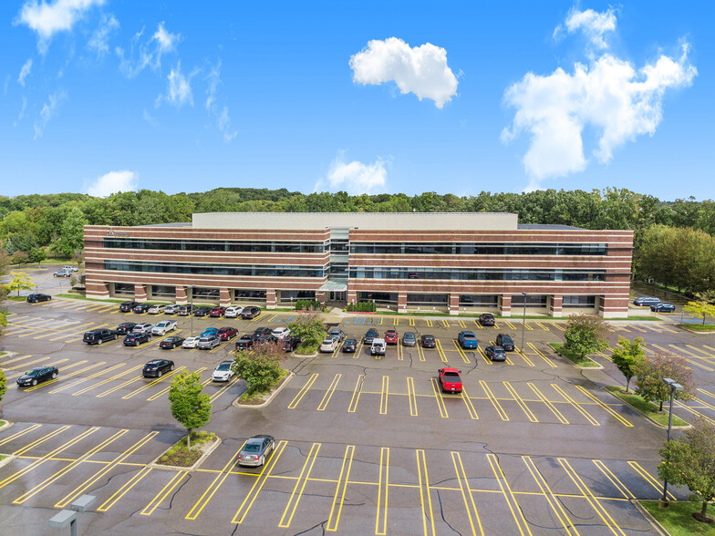 Primary Photo Of 900 N Squirrel Rd, Auburn Hills Office For Lease