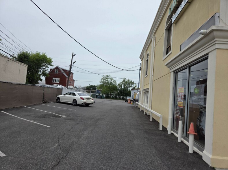 More Photos Of 4410 Austin Blvd, Island Park Storefront Retail Office For Sale