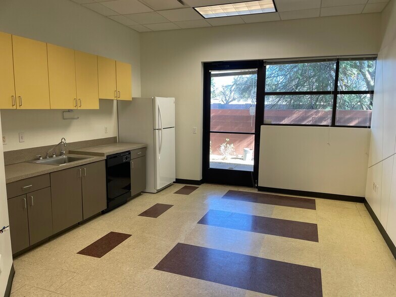 More Photos Of 4141 N 32nd St, Phoenix Medical For Lease