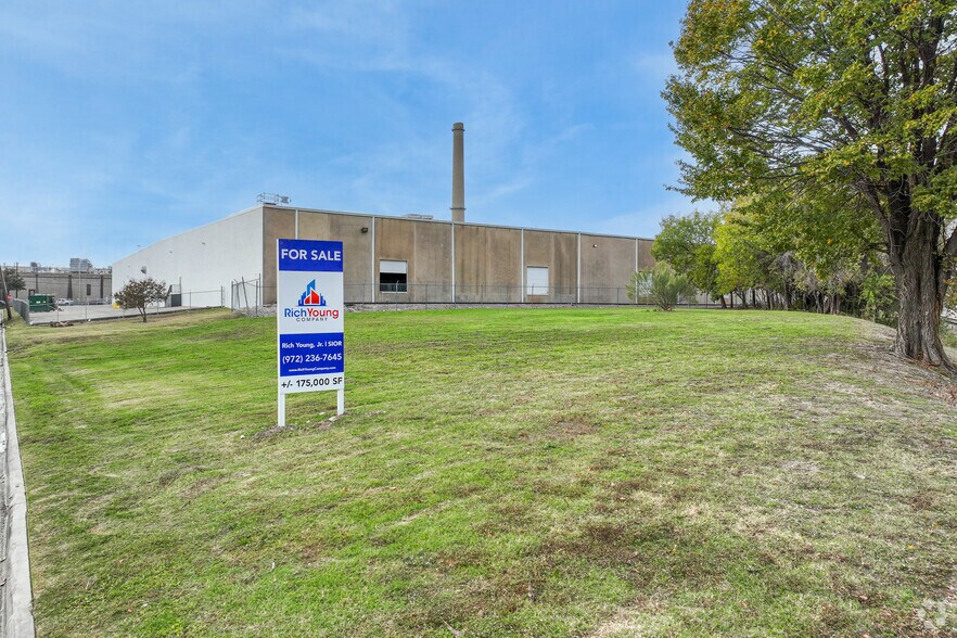 More Photos Of 2301 W Commerce St, Dallas Distribution For Sale