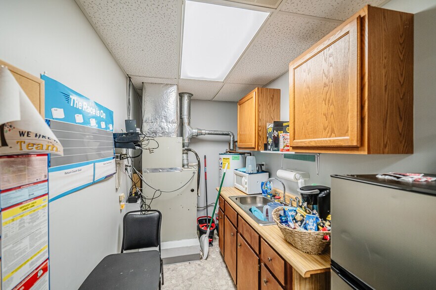More Photos Of 1014 W Main St, Princeton Freestanding For Sale