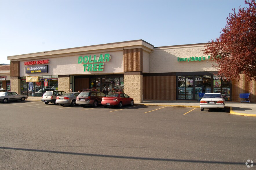 More Photos Of 330-470 Bridge St, Clarkston Unknown For Lease