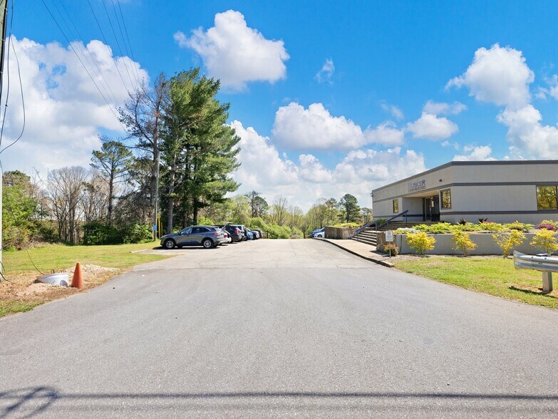 More Photos Of 2567 Athens Hwy, Gainesville Warehouse For Lease