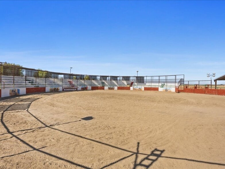 More Photos Of 34338 Nevis Ave, Mc Farland Horse Stables For Sale