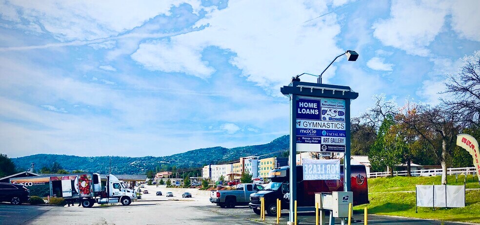 More Photos Of 40879 Highway 41, Oakhurst Freestanding For Sale