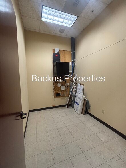 More Photos Of 1586 Moffett St, Salinas Light Distribution For Lease