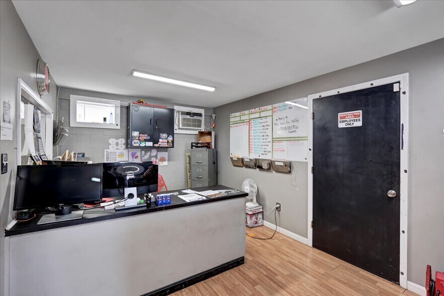 More Photos Of 133 W Blue Lick Rd, Shepherdsville Auto Repair For Sale