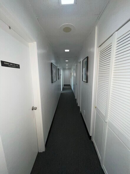 More Photos Of 20-24 Park Pl, Great Neck Office Residential For Lease