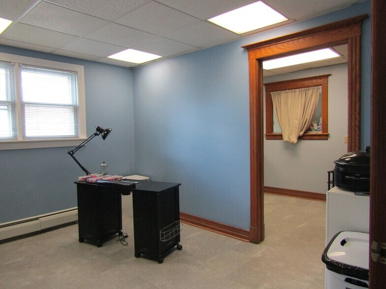 More Photos Of 30 Taylor St, Troy Freestanding For Sale