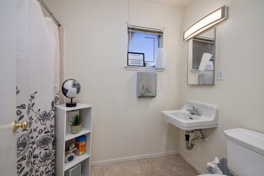 More Photos Of 5017 Alta Dr, Las Vegas Office For Sale