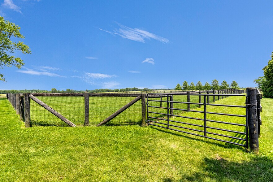 More Photos Of 15228 Croton Rd, Centerburg Specialty For Sale
