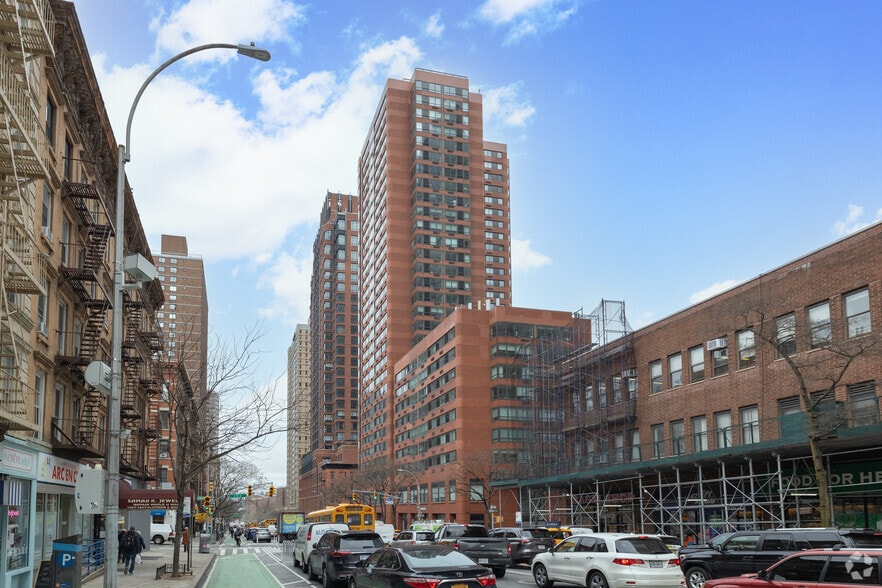 More Photos Of 1675 3rd Ave, New York Apartments For Lease