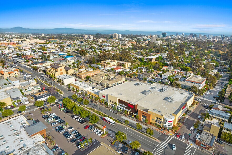 More Photos Of 515 W Washington St, San Diego Supermarket For Lease