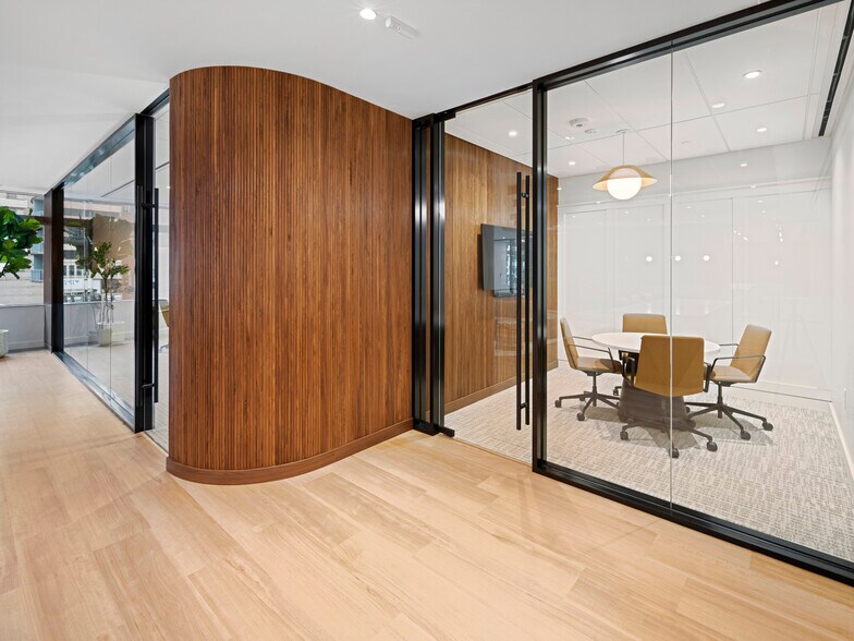 More Photos Of 901 N Glebe Rd, Arlington Office For Lease
