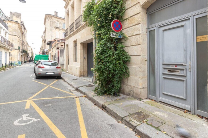 Primary Photo Of 56 Rue Borie, Bordeaux Office For Sale