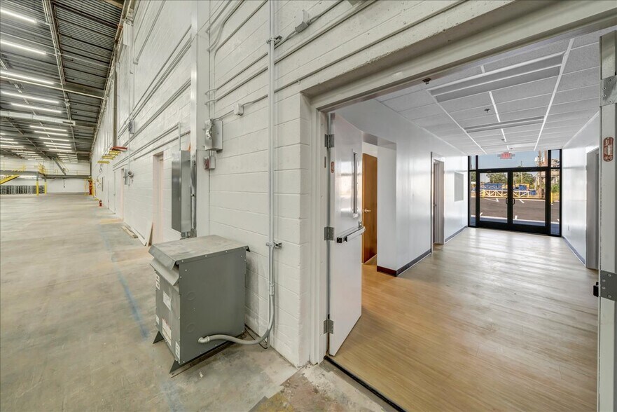 More Photos Of 206 Mathews St, Barnesville Distribution For Sale