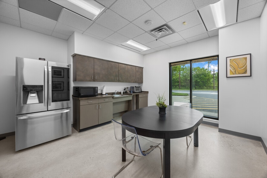 More Photos Of 1 Texas Station Ct, Timonium Office For Lease