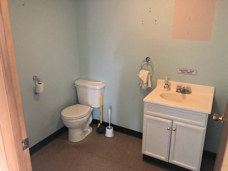 More Photos Of 7947 Southeastern Ave, Indianapolis Loft Creative Space For Sale