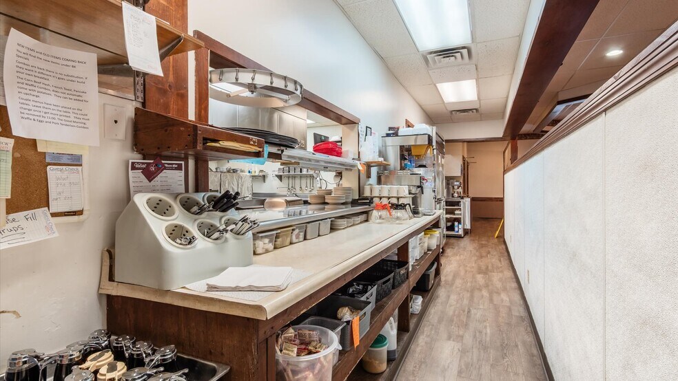 More Photos Of 2000 E Wheeling Ave, Cambridge Storefront For Sale